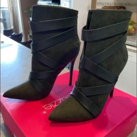 New grey suede size 9 ShoeDazzle stilettos with a 5” heel & faux leather straps. - Picture 2 of 4